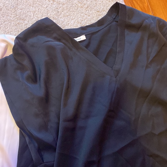 two blouses - Picture 3 of 3